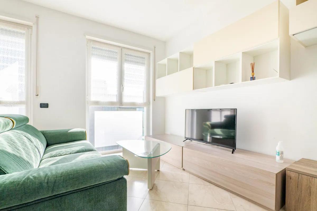 Elegante Bilocale, Zona Centro Lodi Apartman Kültér fotó